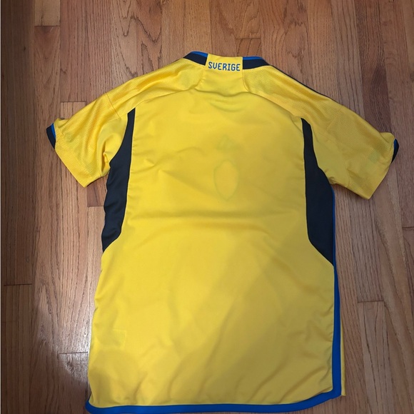 NEW Adidas Sweden Sverige Soccer Jersey FIFA World Cup Official Kit Women Size M - Picture 4 of 4